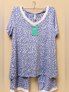 Mintreus Lavender and White Capri Pajama Set Size Medium